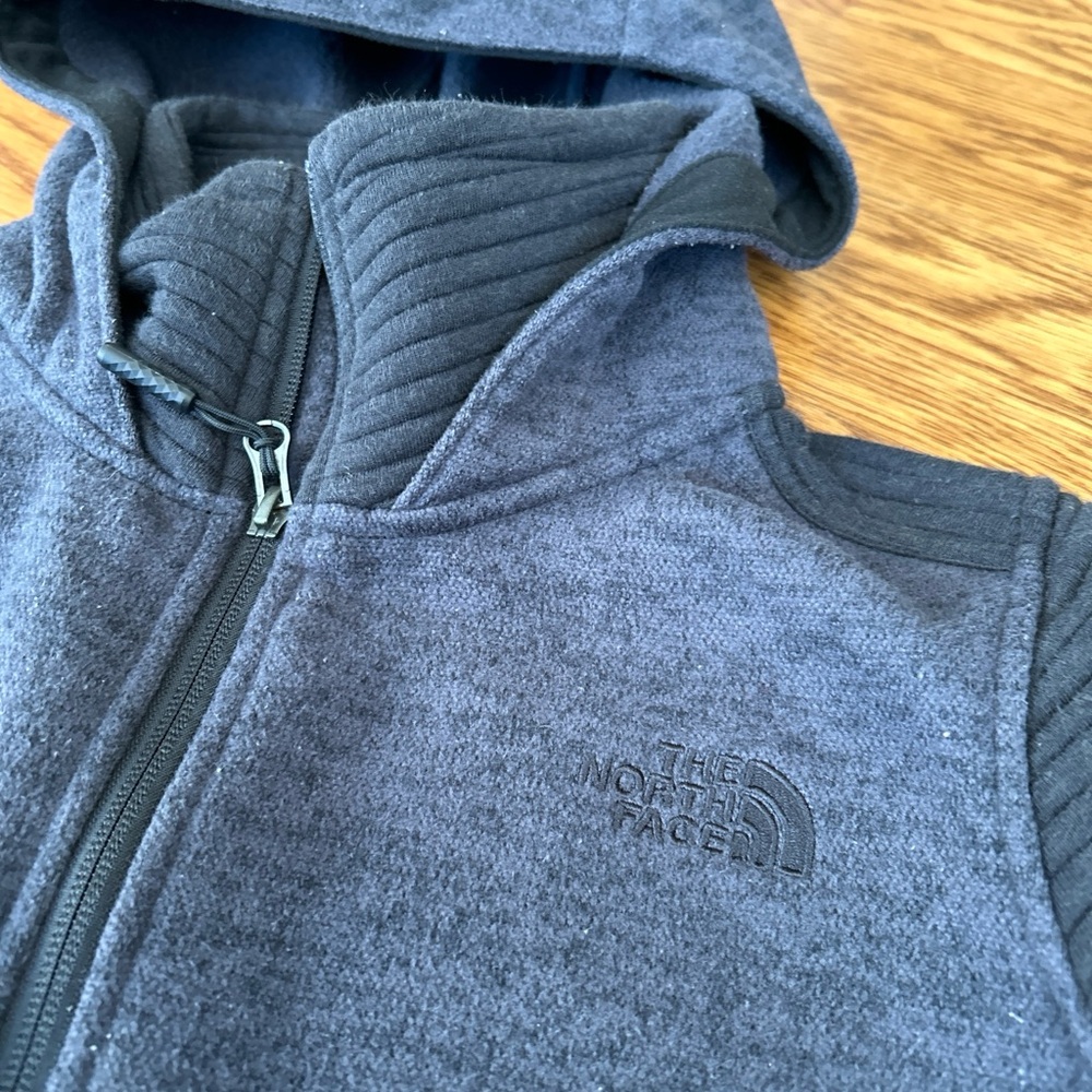 Pre Owned The NorthFace Zip Fleece Jacket.  Womens Medium.  Hooded jacket